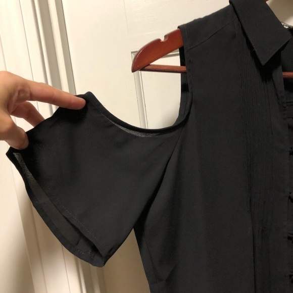 𝅺EXPRESS cold shoulder shirt - Picture 3 of 5